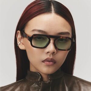 JANE MINI IN BROWN TORTOISE SUNGLASSES